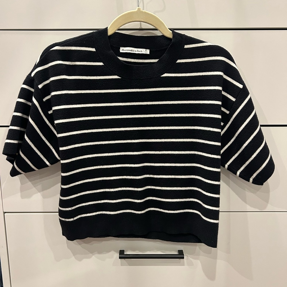 Abercrombie & Fitch Dark Gray and White Knit Top